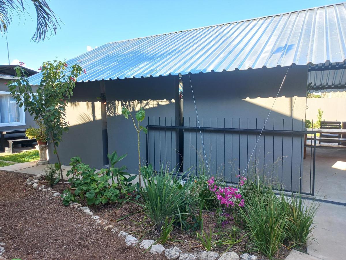 Urban Farm Haus Guesthouse Rundu Exterior photo